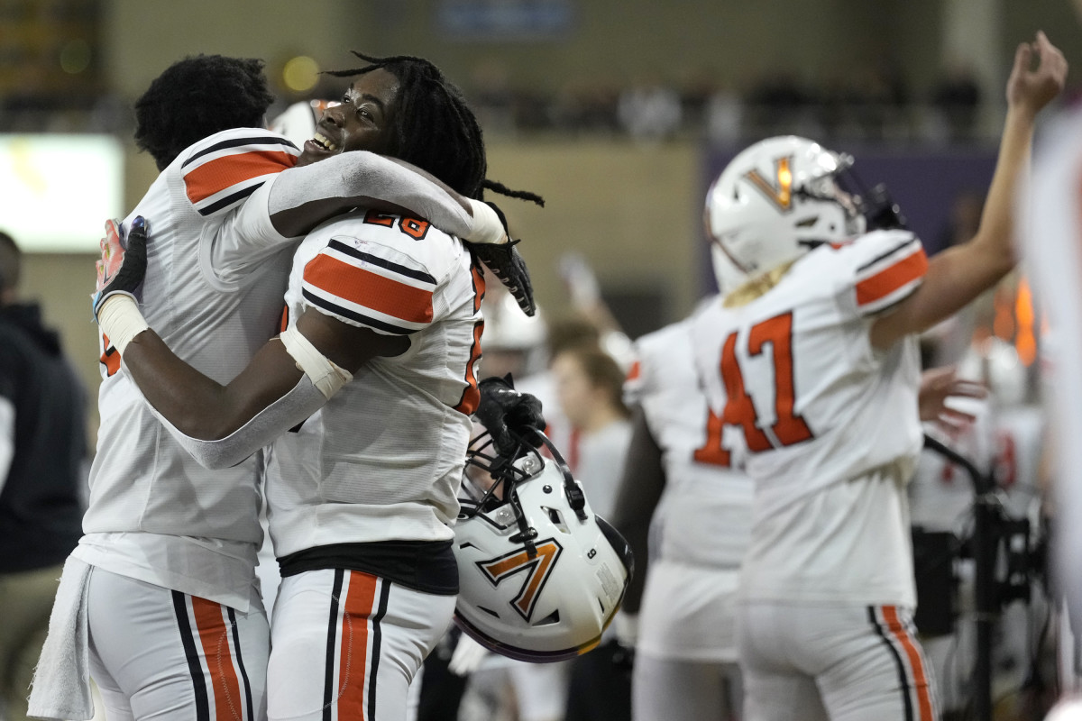 West Des Moines Valley went from underdogs last fall to favorites this season. 